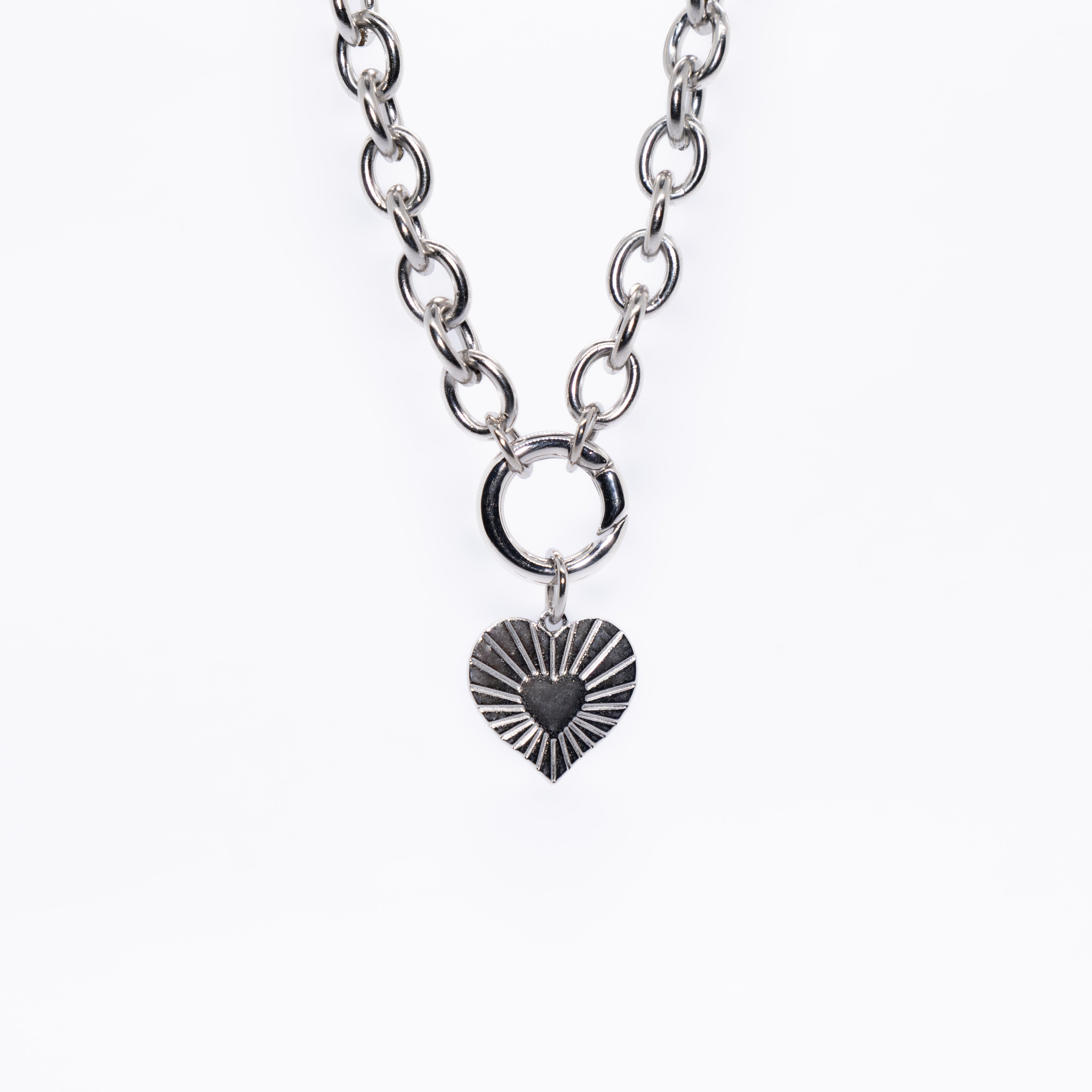 Rey'diant Heart Charm