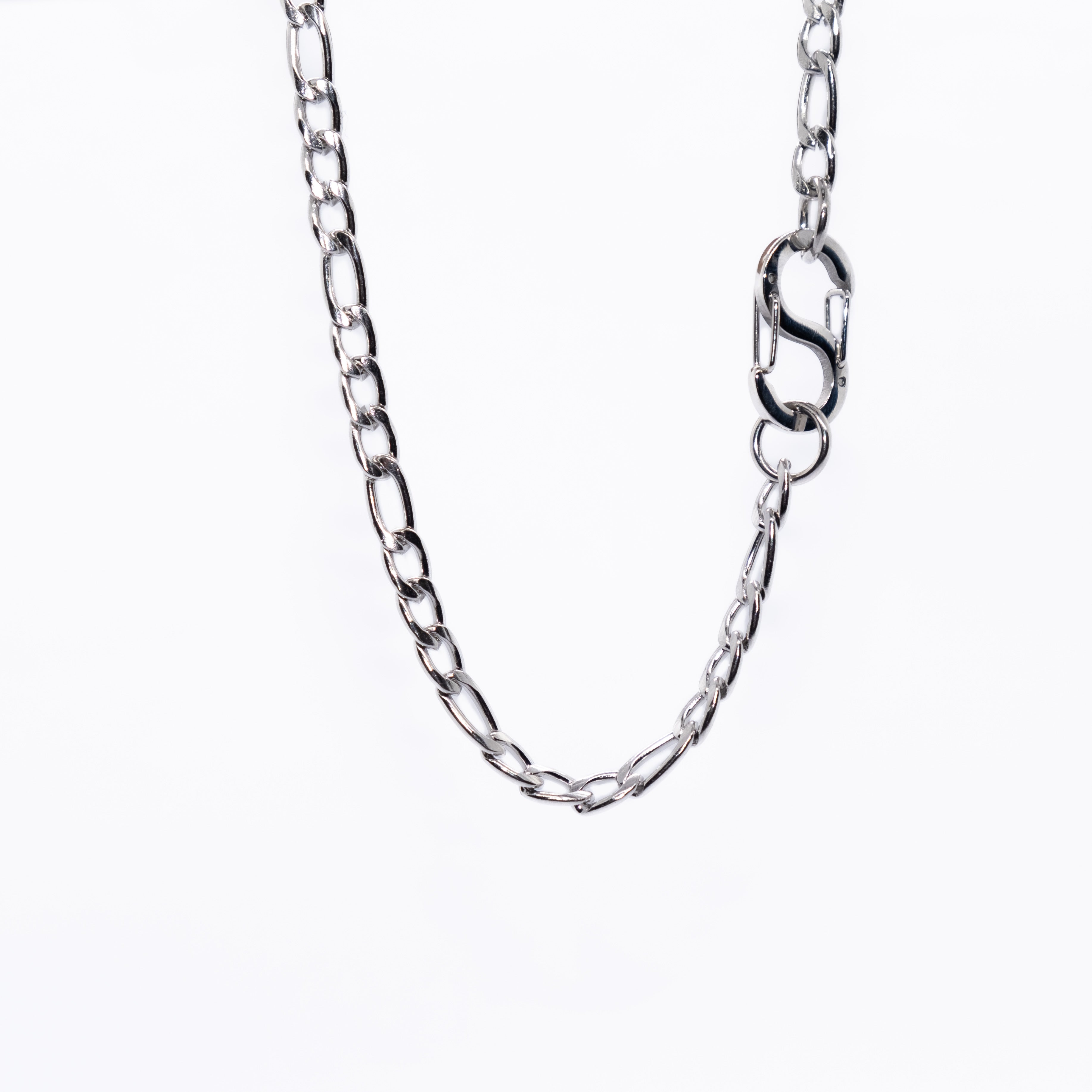 Figaro chain necklace in silver -with medium S clasp Lock. Statement jewelry by House of Rey