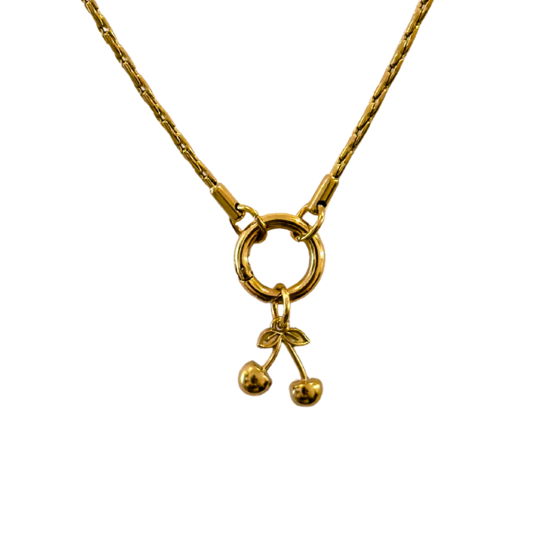 Cable link chain detail showing timeless interlocking links - versatile layering piece